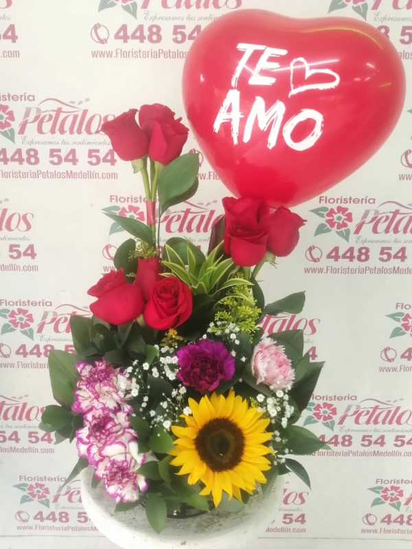 floristeria-medellin-tu-noble-amor-me-hace-feliz-floristeria-medellin