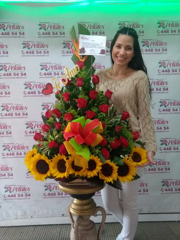 flores-floristeia-medellin-por-tu-carino-por-tu-apoyo-por-tu-amistad-quiero-decirte-que-eres-una-amiga-excepcional-flores-floristeia-medellin