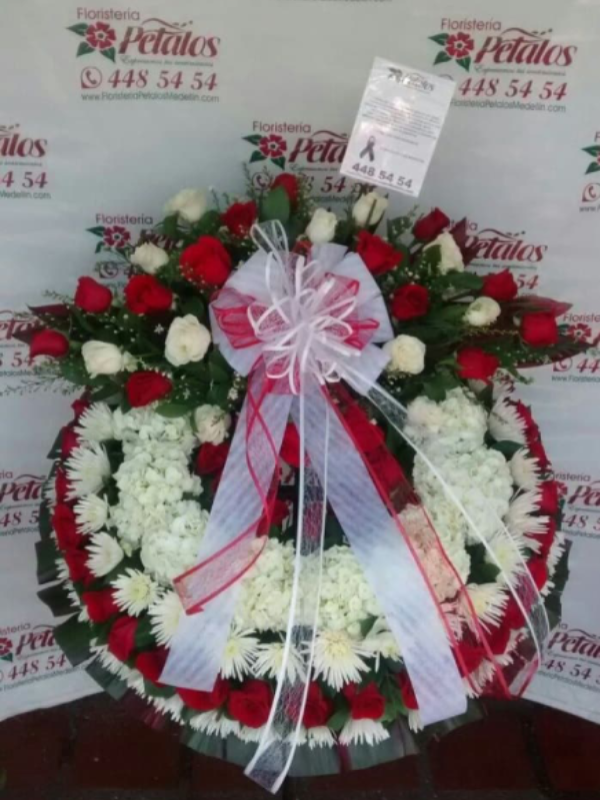 flores-floristeria-medellin-rf-31-la-grande-perdida-que-ha-golpeado-a-su-familia-tambien-ha-causado-mucho-dolor-para-todos-nosotros-expresamos-nuestras-mas-sinceras-condolencias-flores-floristeria-medellin