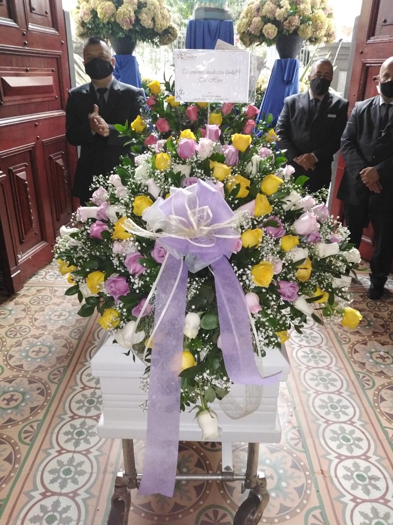 flores-floristeria-medellin-rf-23-sinceramente-conmovido-nos-unimos-en-el-recuerdo-y-el-pesar-de-la-inolvidable-perdida-flores-floristeria-medellin